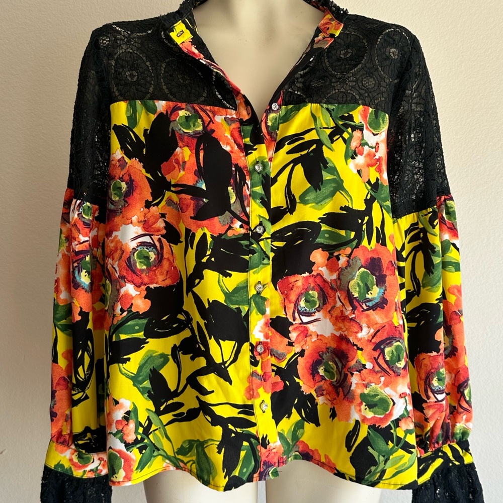 #26 Large The Moon brand Boho Floral Lace Women's Top with lace trim